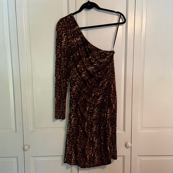 Calvin Klein cheetah print one long sleeved dress - Picture 6 of 7